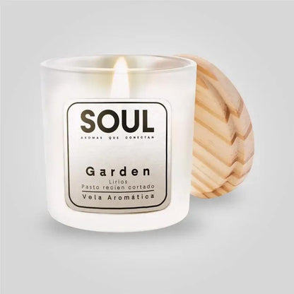 Vela Soul Garden: Lirios y Pasto